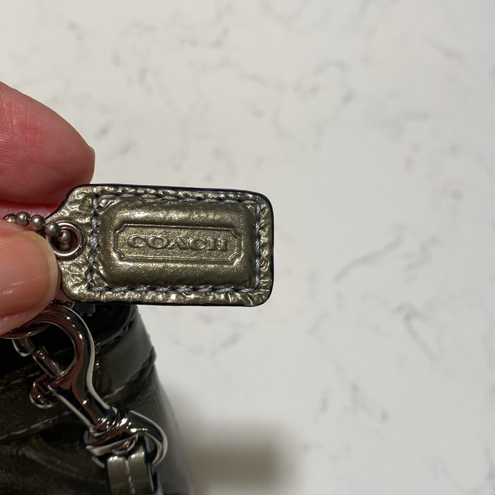 COACH Wristlet 7” x 4.5” pocket inside metallic color vintage - Picture 7 of 10